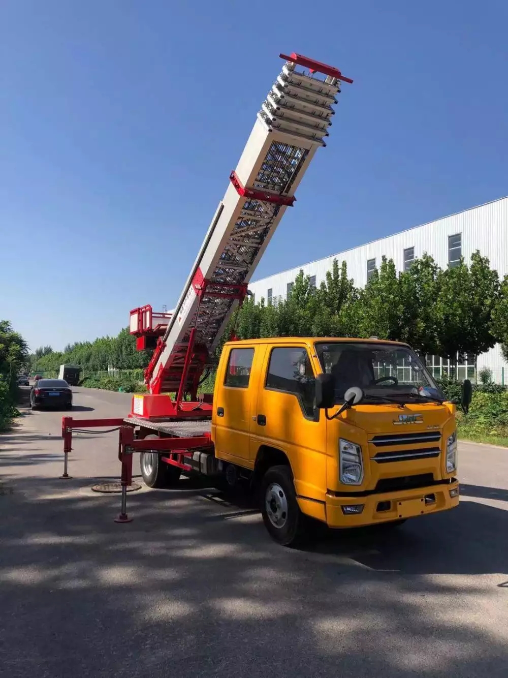 黄石港附近的云梯车出租服务：轻松解决高空作业需求