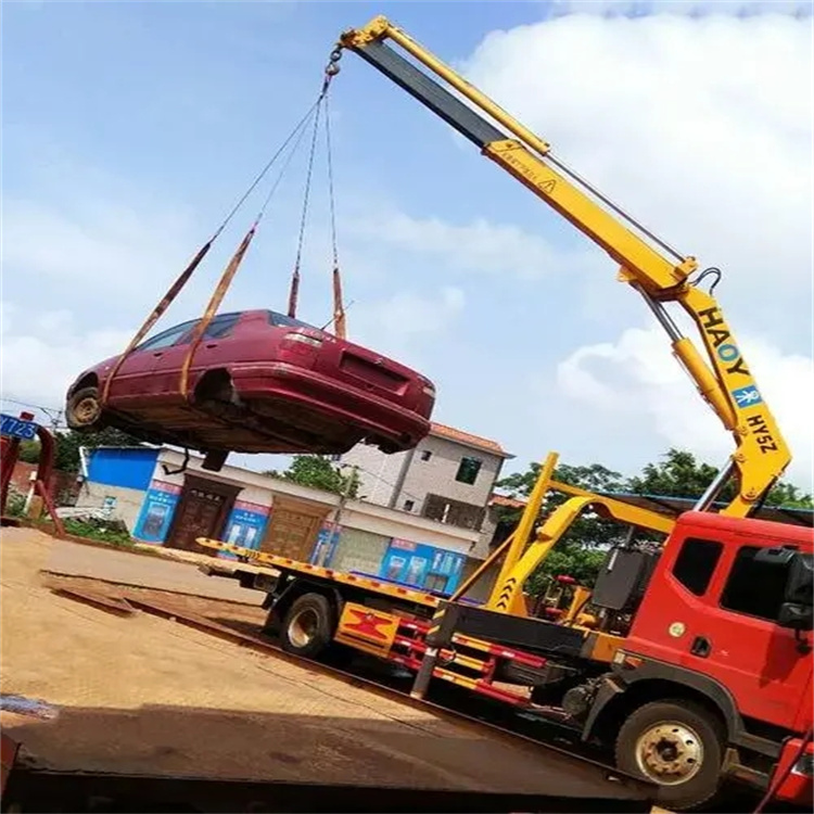 黄石港吊车吊汽车的正确方法